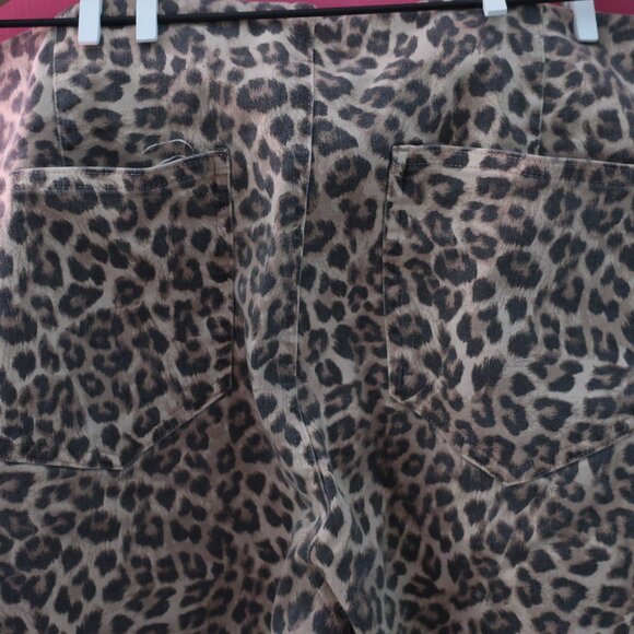 AMERICAN EAGLE Leopard Print Stretchy Pull On Capri Pants - Picture 4 of 6